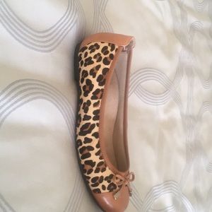 Vionic  ballet flats .